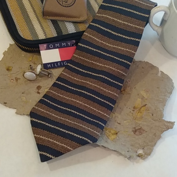 Vintage Tommy Hilfiger Italian Silk ztie - Picture 1 of 6